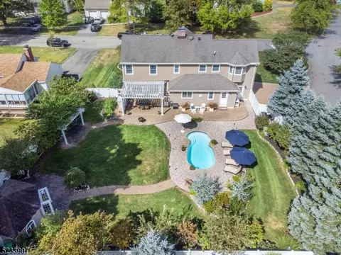 2 Abingdon St, Morris Plains, NJ 07950