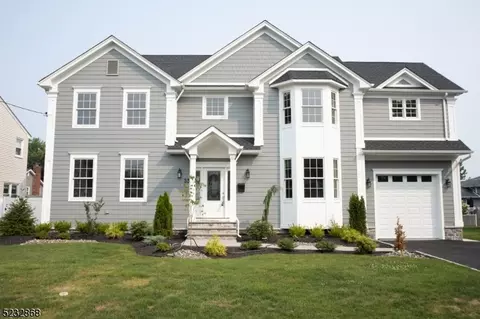 35 Yorktown Dr, Clark, NJ 07066