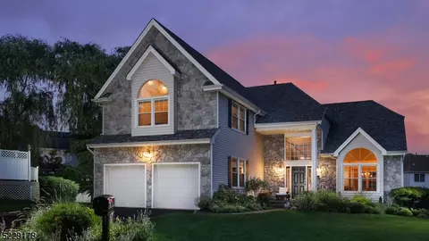 7 Fields Ln, Scotch Plains, NJ 07076