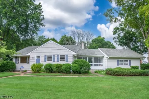 11 Riggs Ave, Roxbury Twp, NJ 07852