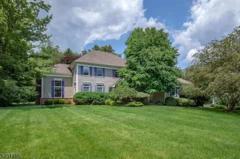 4 Meadow View Rd, Gladstone, NJ 07934