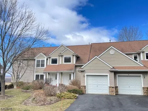 31 Bourne Ci #31, Hamburg, NJ 07419