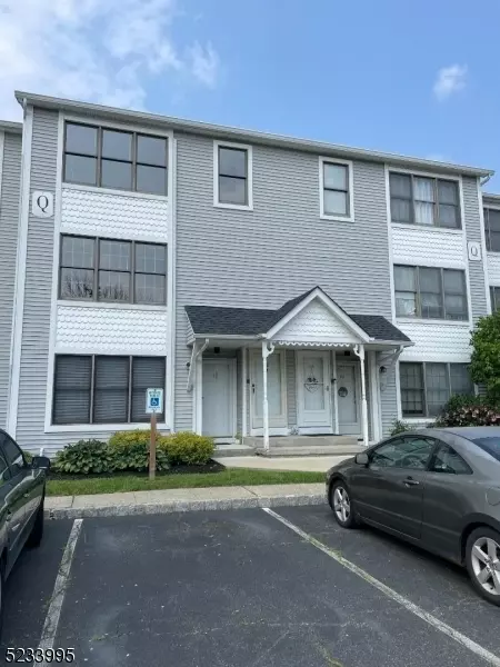 68 Burlington Ct, Hamburg, NJ 07419