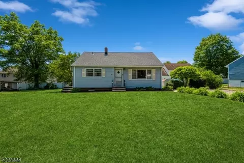 22 Carmen St, East Franklin, NJ 08873