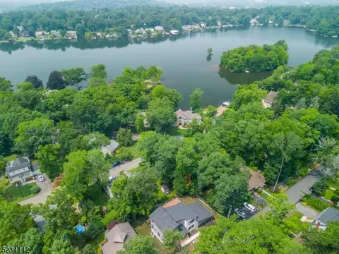50 Mohawk Trl, Wayne, NJ 07470 photo 3