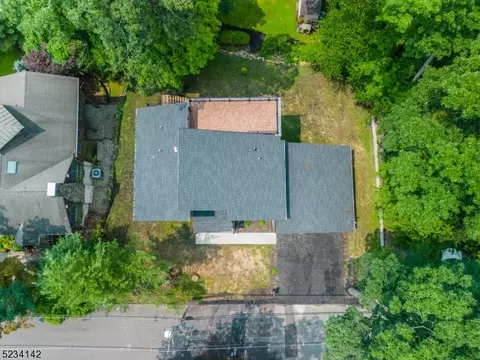 50 Mohawk Trl, Wayne, NJ 07470 photo 2