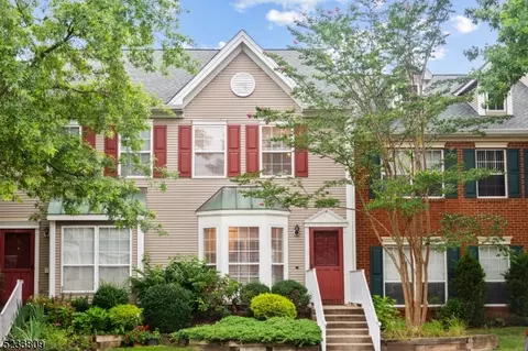 7 Balboa Ln, Franklin Twp, NJ 08823