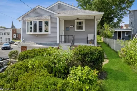 547 E 3rd Ave, Roselle, NJ 07203