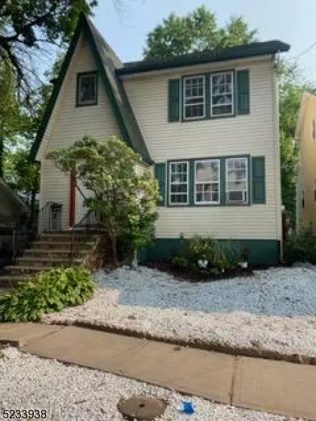 2079 Ostwood Ter, Maplewood, NJ 07040