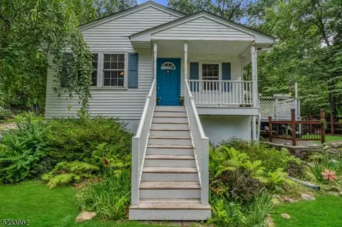 72 Hillside Ter, Green Twp, NJ 07821