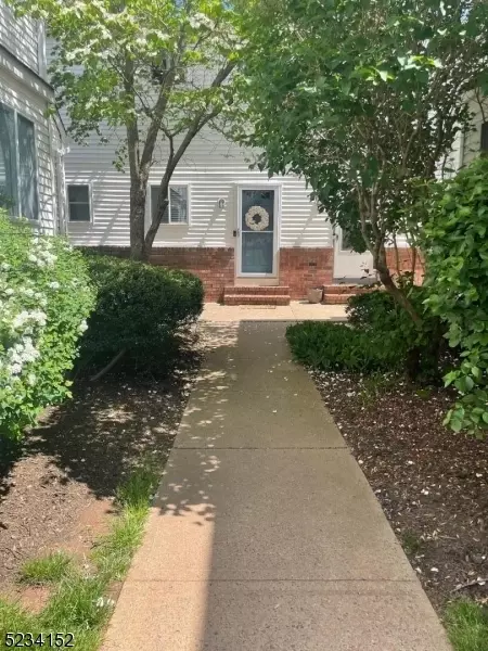 107 Blackberry Ct, Flemington, NJ 08822