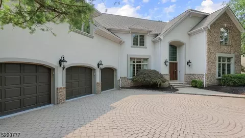 60 Sneider Rd, Warren, NJ 07059