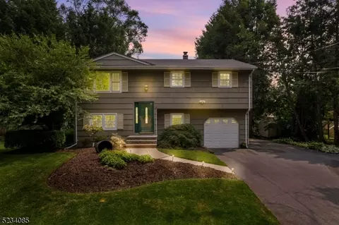 22 Spruce Run Rd, Clinton, NJ 08809