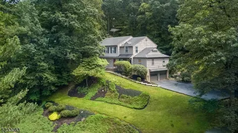 26 Phyllis Pl, Randolph, NJ 07869