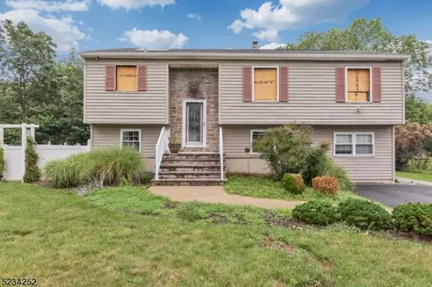 95 Hollywood Ave, East Franklin, NJ 08873