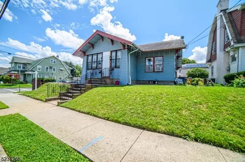 340-342 6th Ave, Paterson, NJ 07524
