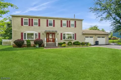 2 Hendrick Pl, Piscataway, NJ 08854