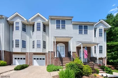 49 Rock Creek Ter, Riverdale, NJ 07457