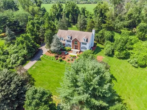 11 Lance Rd, Lebanon, NJ 08833