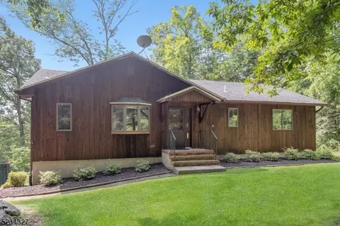 914 W End Dr, Newton, NJ 07860