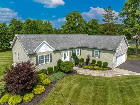 58 Gulick Rd, Lambertville, NJ 08530