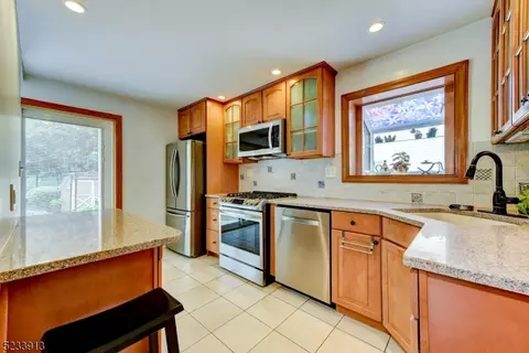 320 Walnut St, Middlesex, NJ 08846