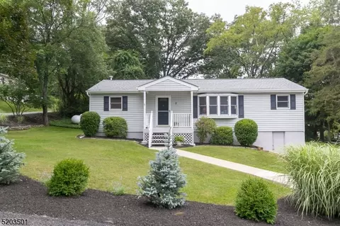 2 Birch Ln, Green Twp, NJ 07821