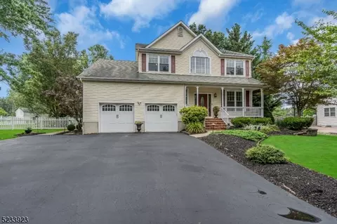 17 Randolph Way, Hillsborough, NJ 08844