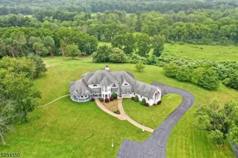 935 Potters Rd, Newton, NJ 07860