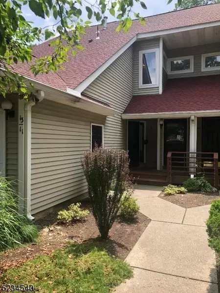 11 Davenports Mill Ct, Oak Ridge, NJ 07438