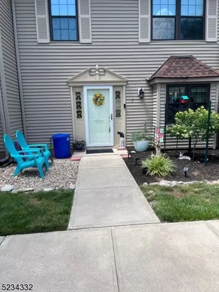 7 Exeter Ct, Somerset, NJ 08873