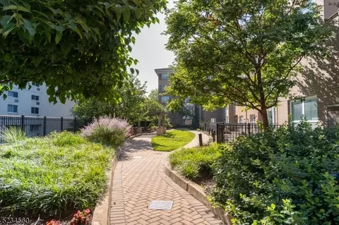 358 Rector St #410, Perth Amboy, NJ 08861