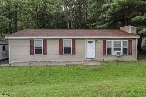 29 Northwood Dr, High Bridge, NJ 08829