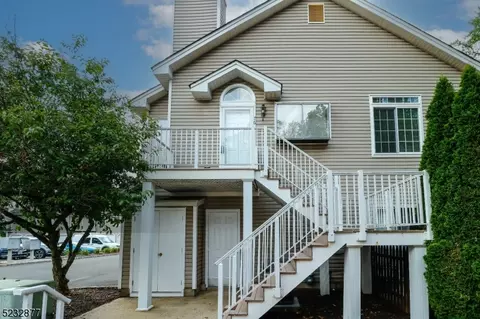 76 Birchwood Rd, Bedminster, NJ 07921