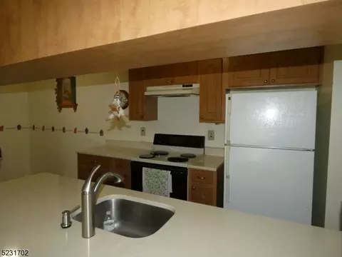 10 Bolton Ct #10, Somerset, NJ 08873