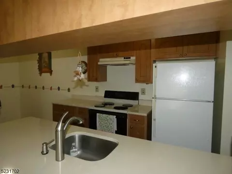 10 Bolton Ct #10, Somerset, NJ 08873