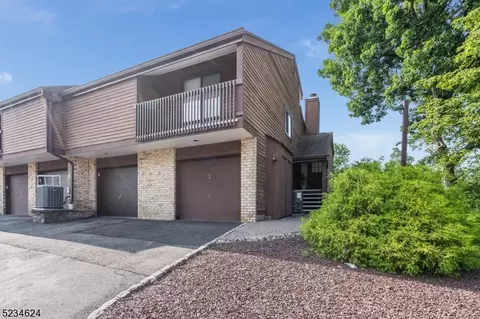 39 Meadowview Dr, Annandale, NJ 08801
