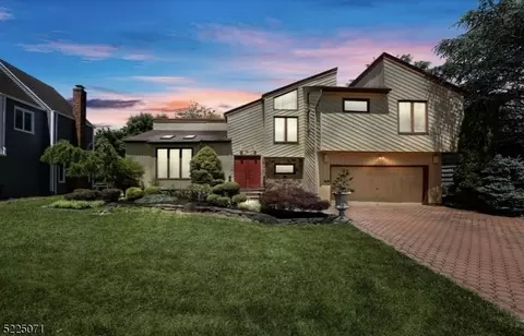 88 Newbrook Ln, Springfield, NJ 07081