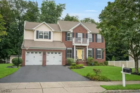 6 Country Meadows Ln, Boonton, NJ 07005