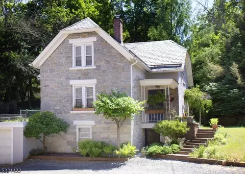 17 Diller Ave, Newton, NJ 07860