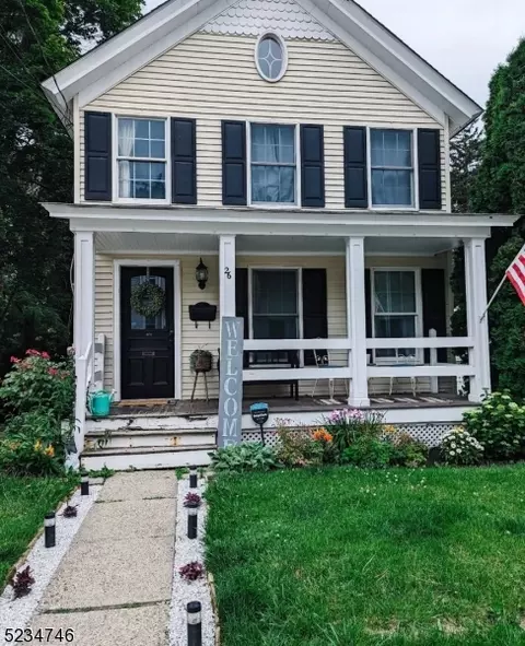 26 Clinton St, Newton, NJ 07860