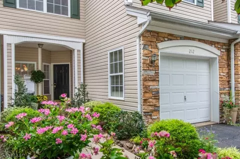 212 Ridge Dr, Pompton Lakes, NJ 07442