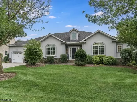 9 Haggerty Dr, West Orange, NJ 07052