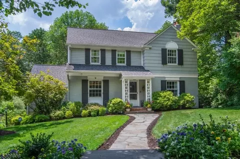 17 Highland Ave, Millburn Twp, NJ 07078