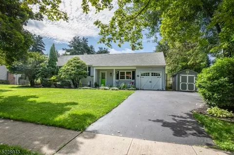 16 Messig Rd, Clinton, NJ 08809