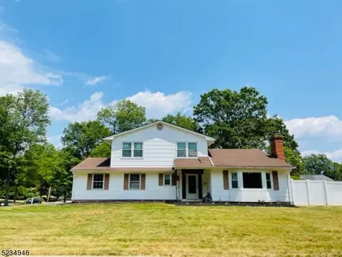 9 Snowdrift Dr, Piscataway, NJ 08854