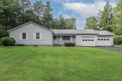 933 Edgewood Dr, Newton, NJ 07860