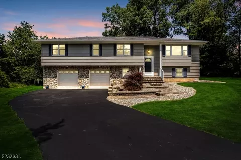 2207 Perrine Rd, Martinsville, NJ 08836