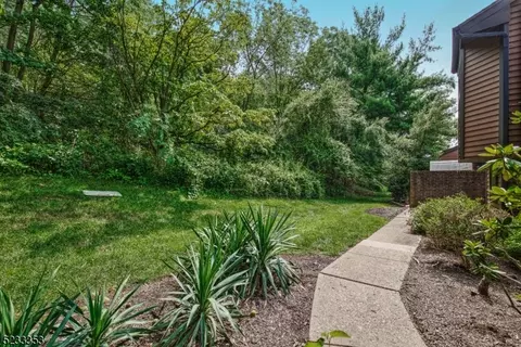 58 Aspen Dr, Bernards, NJ 07920 photo 2