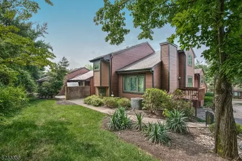 58 Aspen Dr, Bernards, NJ 07920